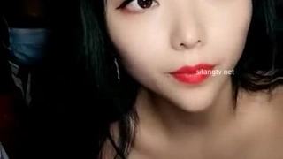 业余少女Nikki从后面接受并被面部操