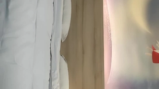 推特福利分享-极品身材留学生，细腰美乳翘臀大长腿，自慰插穴诱惑
