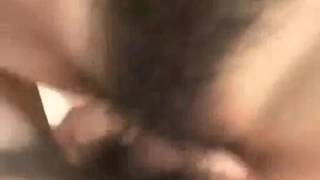 年轻而兴奋的18岁女孩参加群交狂欢