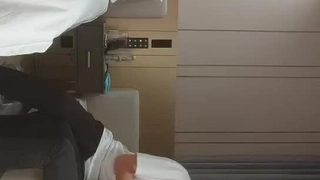 穿上婚纱让你操，这样更刺激