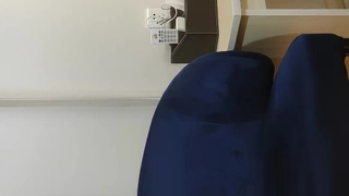 大学生在自制视频中从大鸡巴中解脱出来