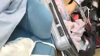 一个年轻的金发继女给她的继父口交并从后面被操的POV镜头